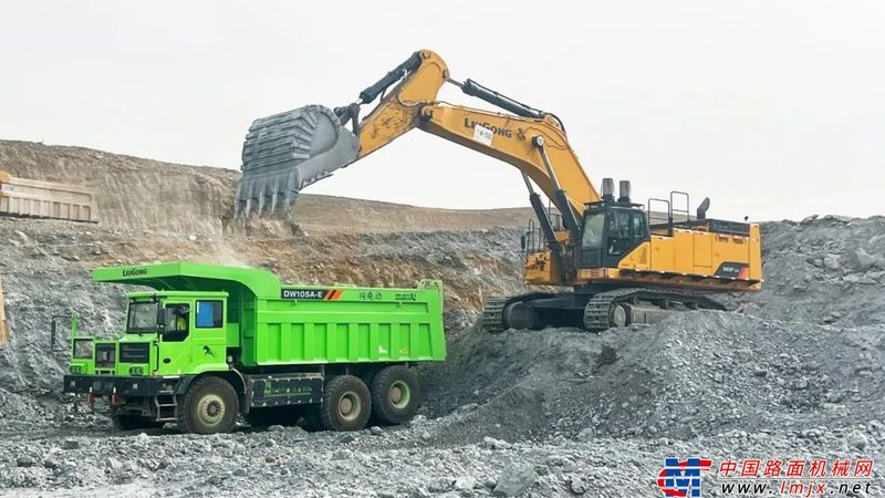小型旋挖钻机租赁成本解析：影响因素与预算考量**